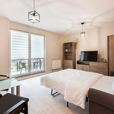 Ursus Pleasant Apartment ワルシャワ エクステリア 写真
