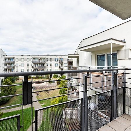 Ursus Pleasant Apartment ワルシャワ エクステリア 写真