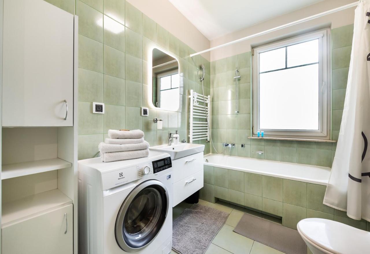 Ursus Pleasant Apartment ワルシャワ エクステリア 写真