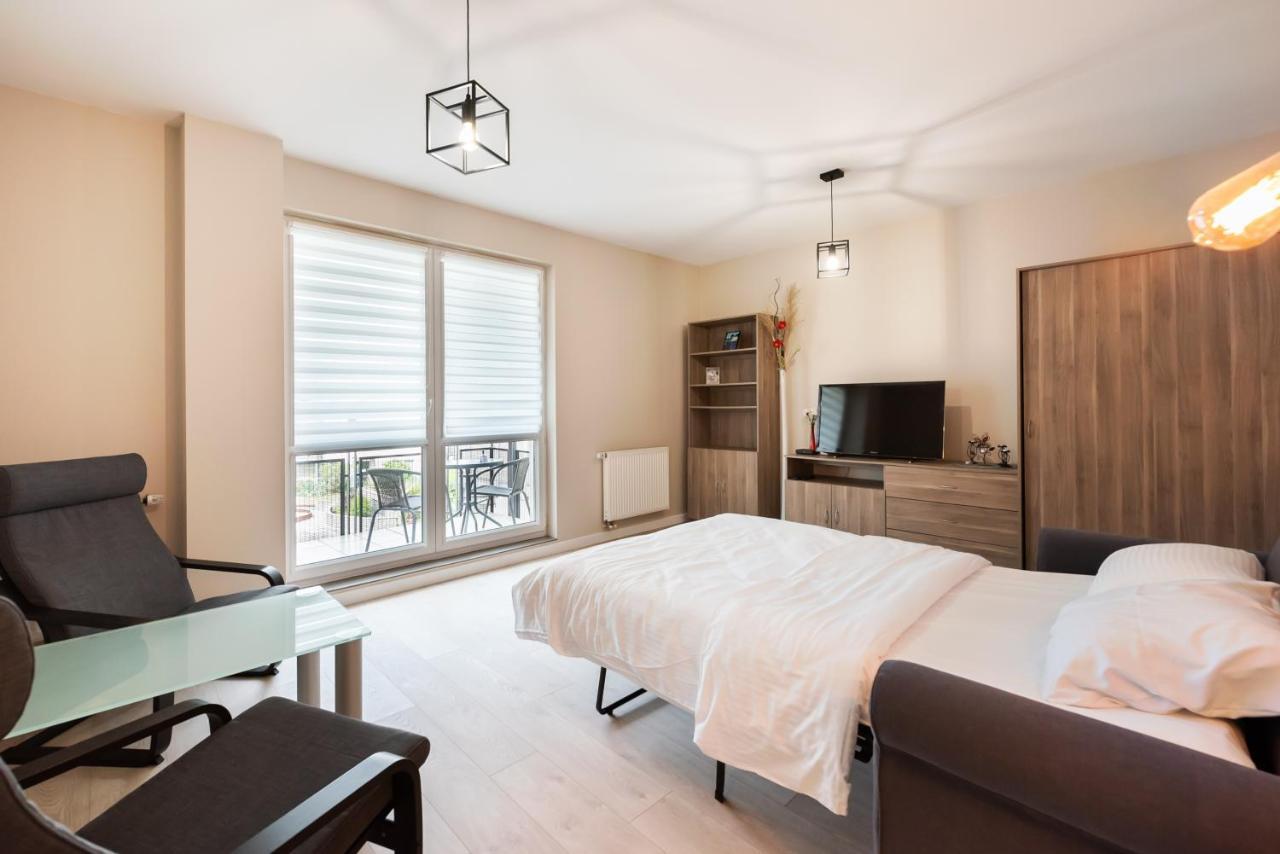 Ursus Pleasant Apartment ワルシャワ エクステリア 写真