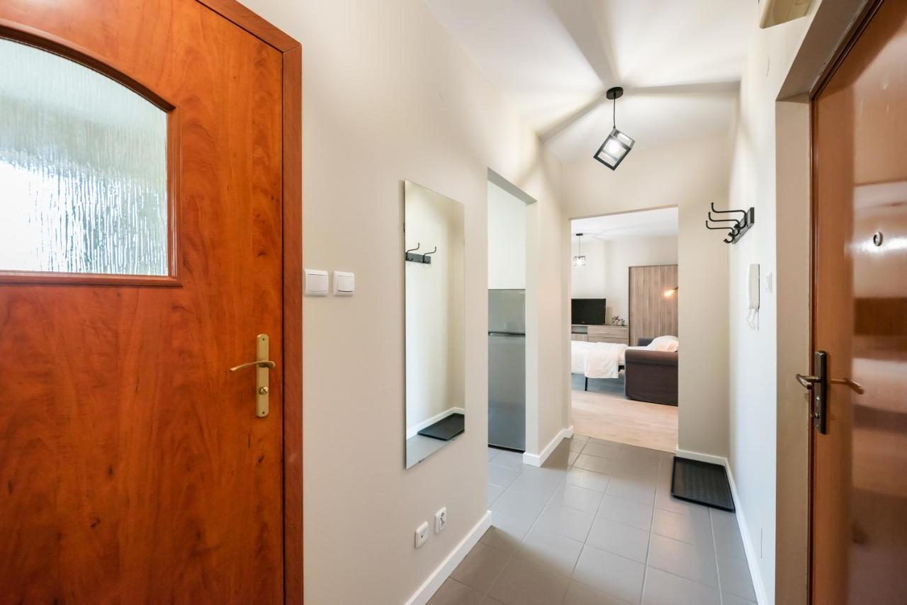 Ursus Pleasant Apartment ワルシャワ エクステリア 写真